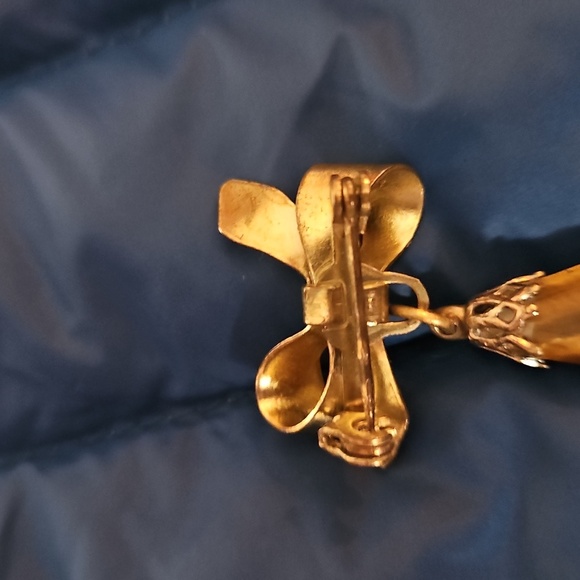 Gold Bow Pendant with Tiger's Eye Charm - Picture 5 of 7